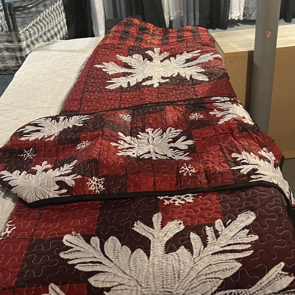 Red and White Snowflake Holiday Quilt 3 piece set king
